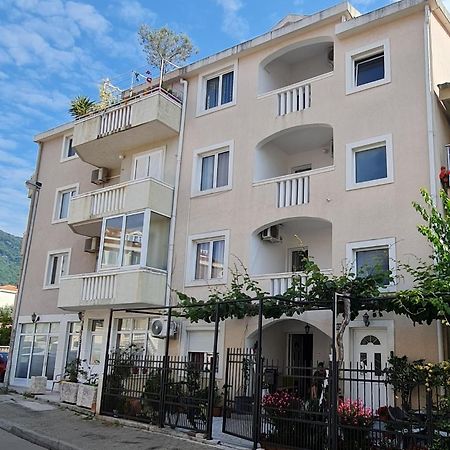 Hibiscus Guest House Budva Buitenkant foto